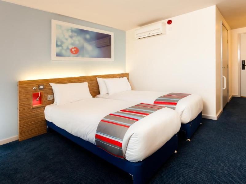 Travelodge Liverpool Central Exchange Street Exterior photo