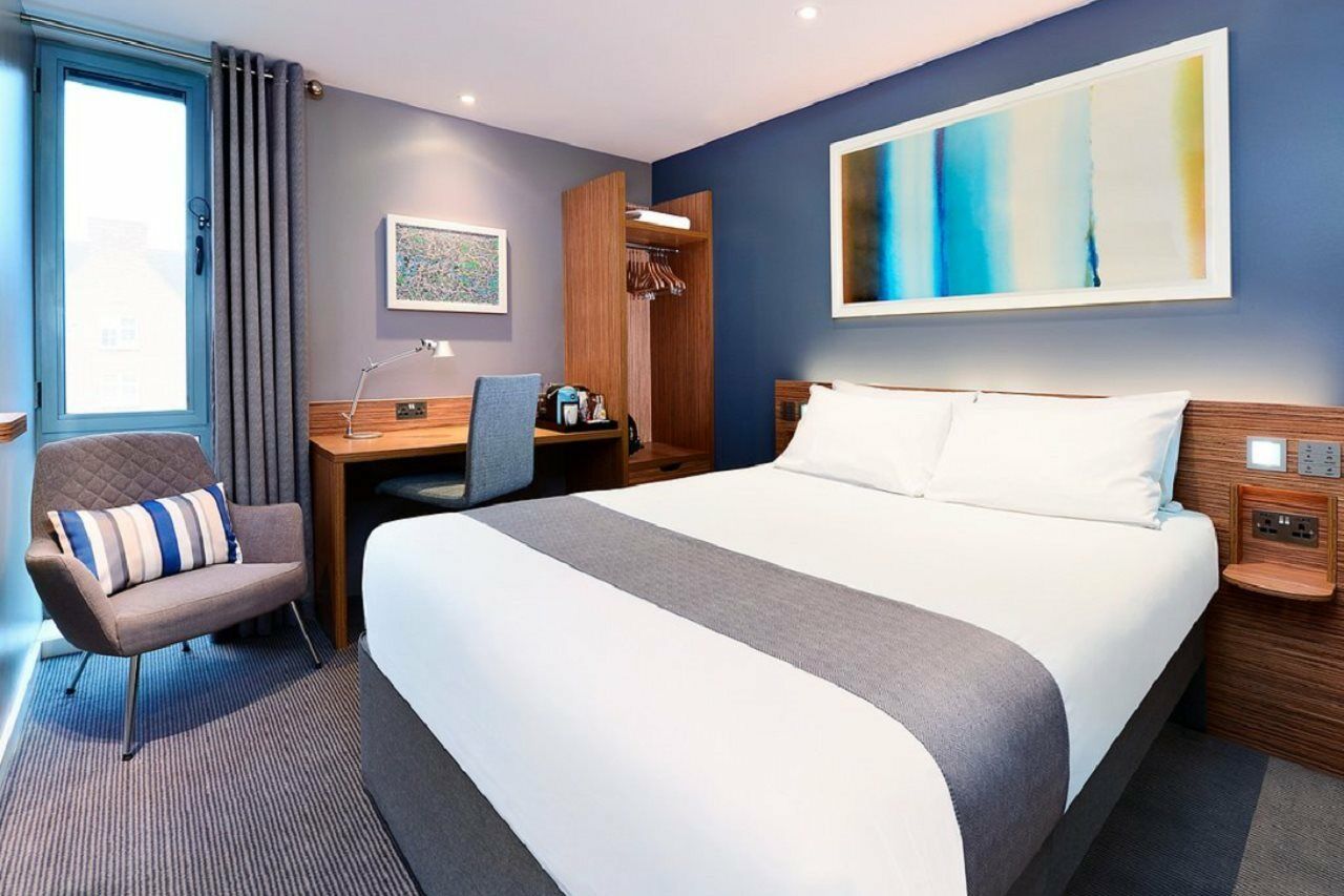 Travelodge Liverpool Central Exchange Street Exterior photo