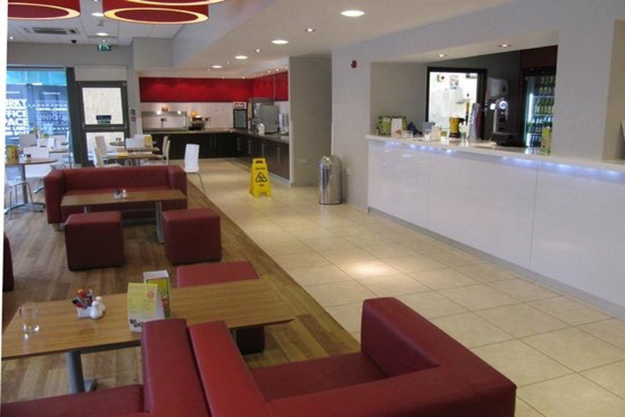 Travelodge Liverpool Central Exchange Street Exterior photo